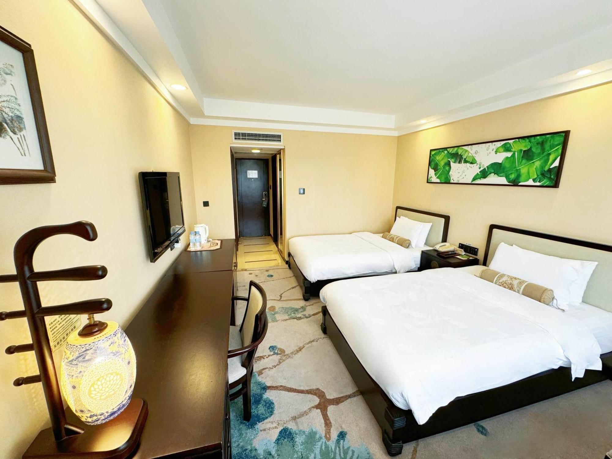 Guangdong Hotel-Free Shuttle & Registration Counter Service During Canton Fair Экстерьер фото