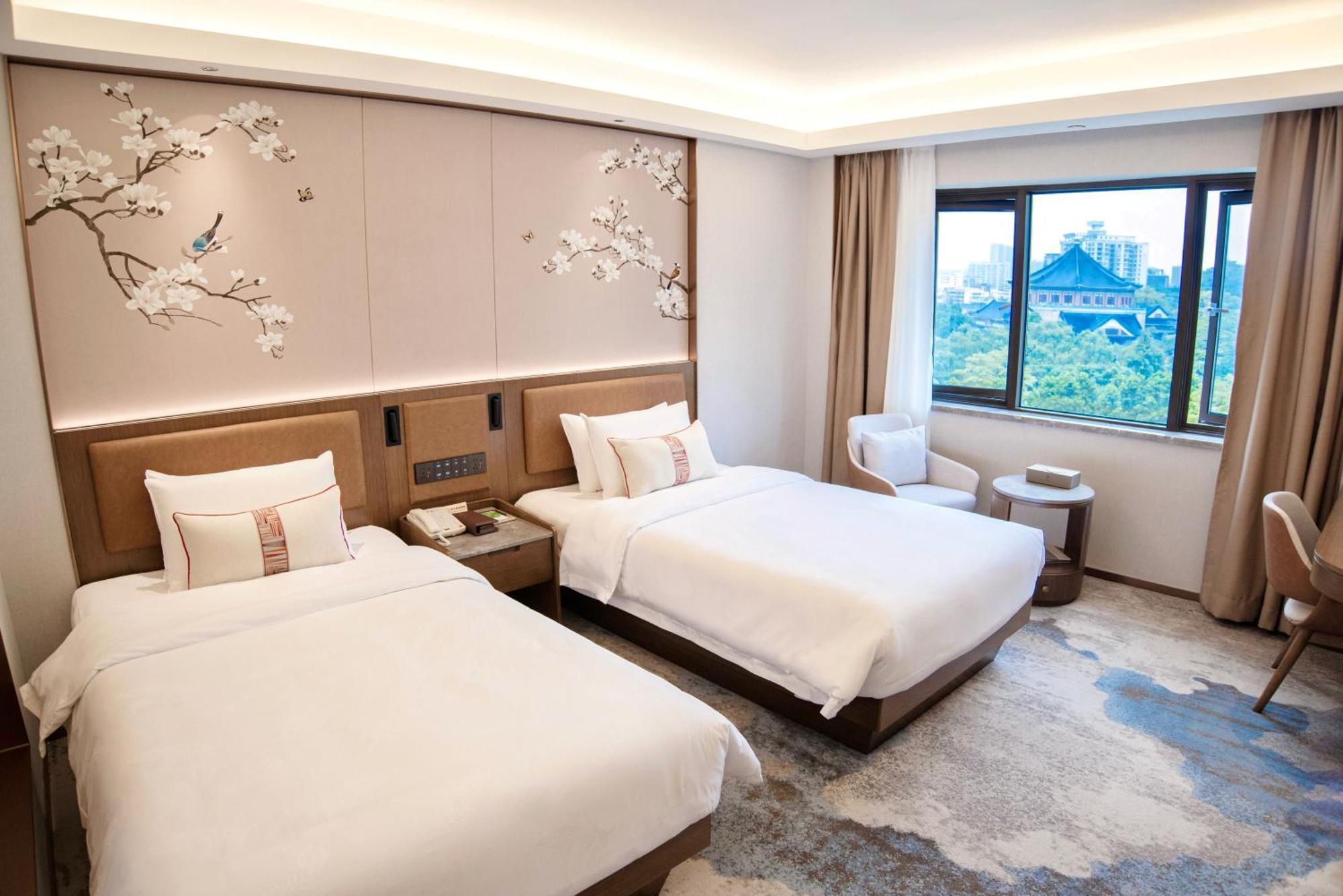 Guangdong Hotel-Free Shuttle & Registration Counter Service During Canton Fair Экстерьер фото