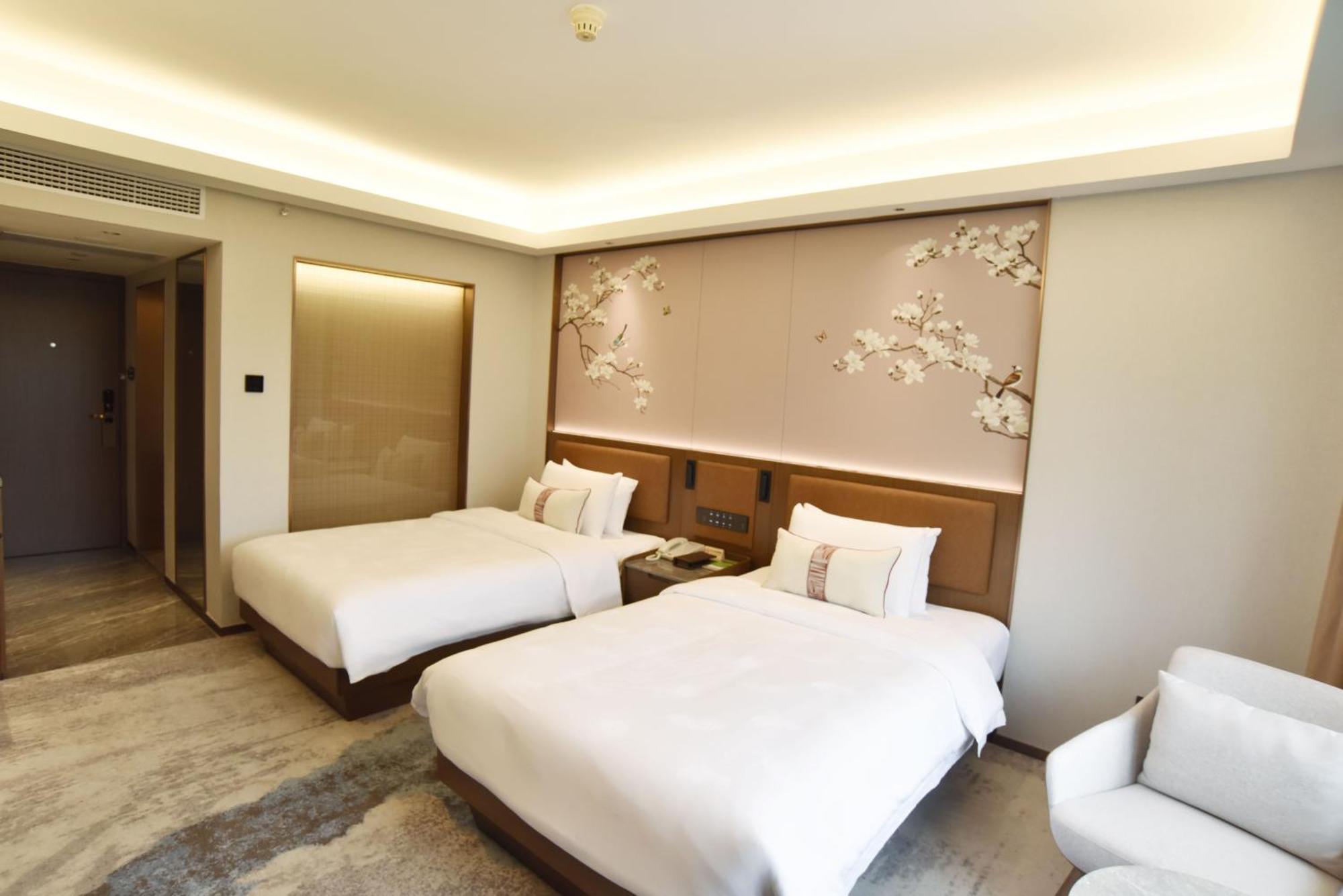 Guangdong Hotel-Free Shuttle & Registration Counter Service During Canton Fair Экстерьер фото